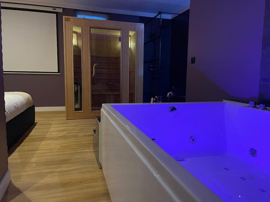 Le Cocon Des Granges - Suite Sauna Jaccuzi Spa Bonnieres-sur-Seine ภายนอก รูปภาพ
