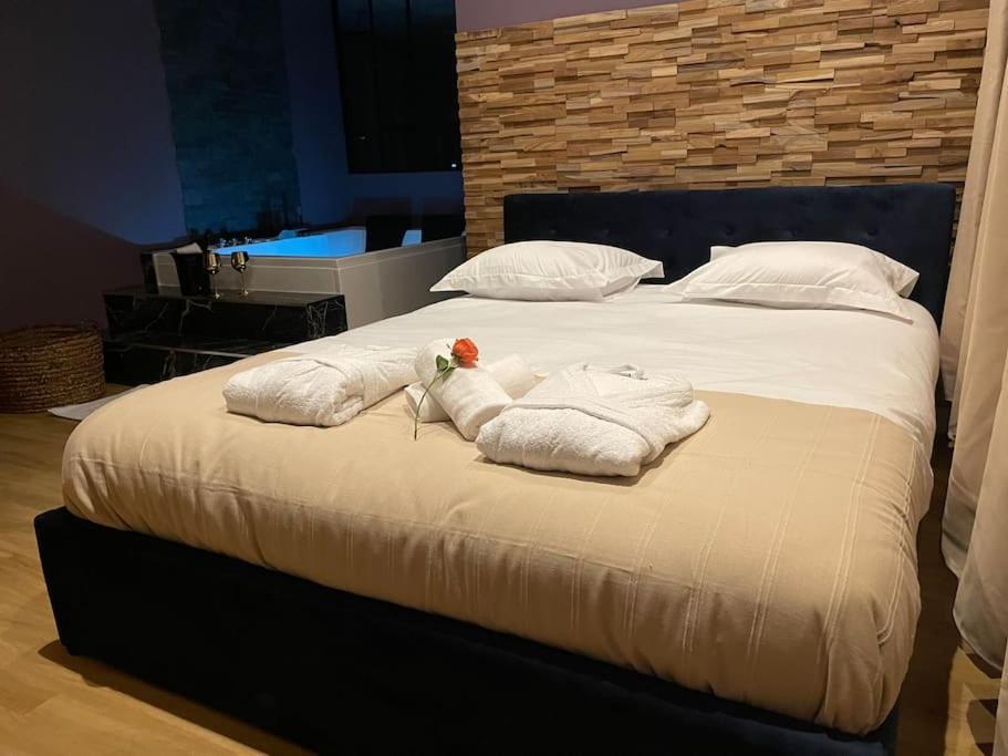 Le Cocon Des Granges - Suite Sauna Jaccuzi Spa Bonnieres-sur-Seine ภายนอก รูปภาพ